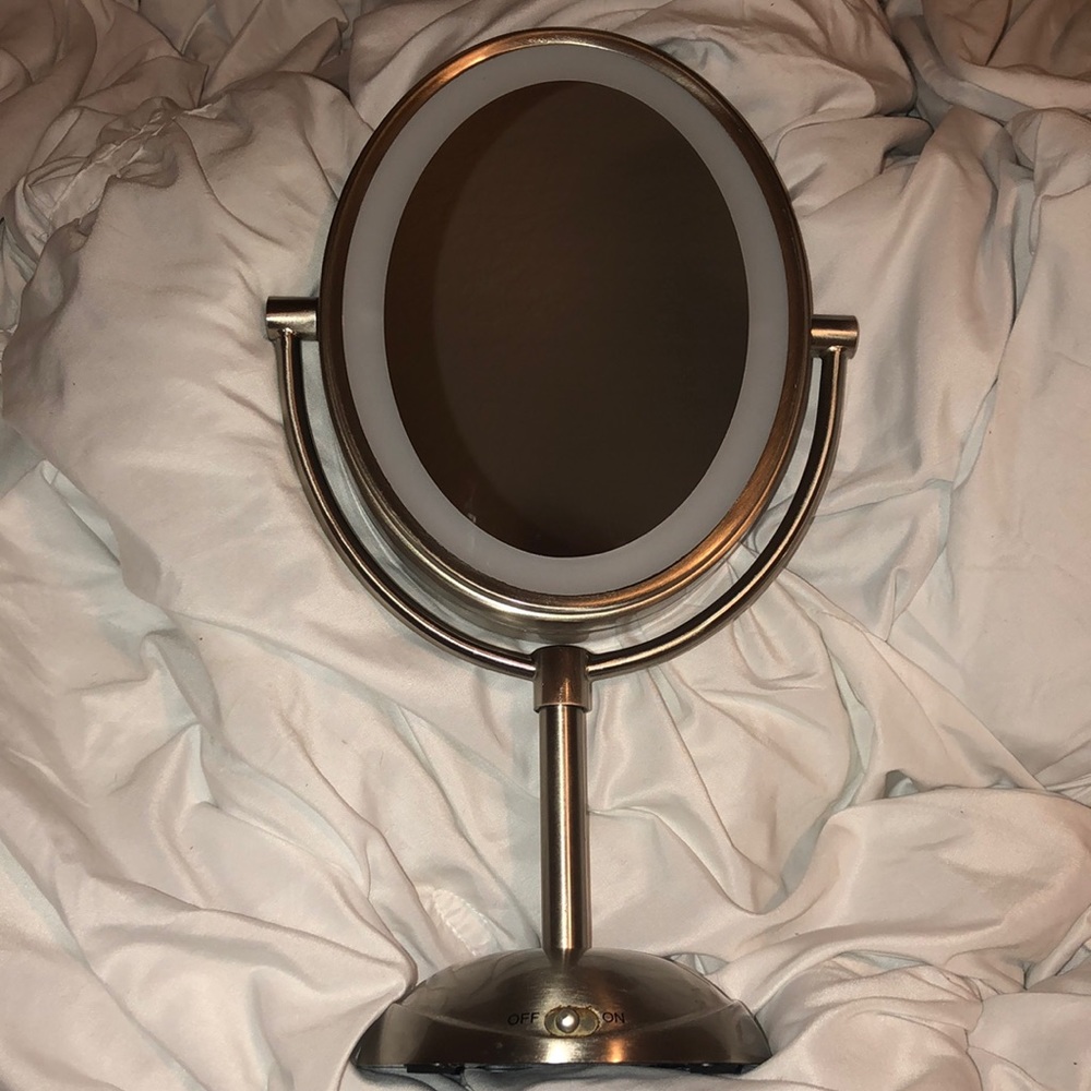 LIGHTUP MIRROR